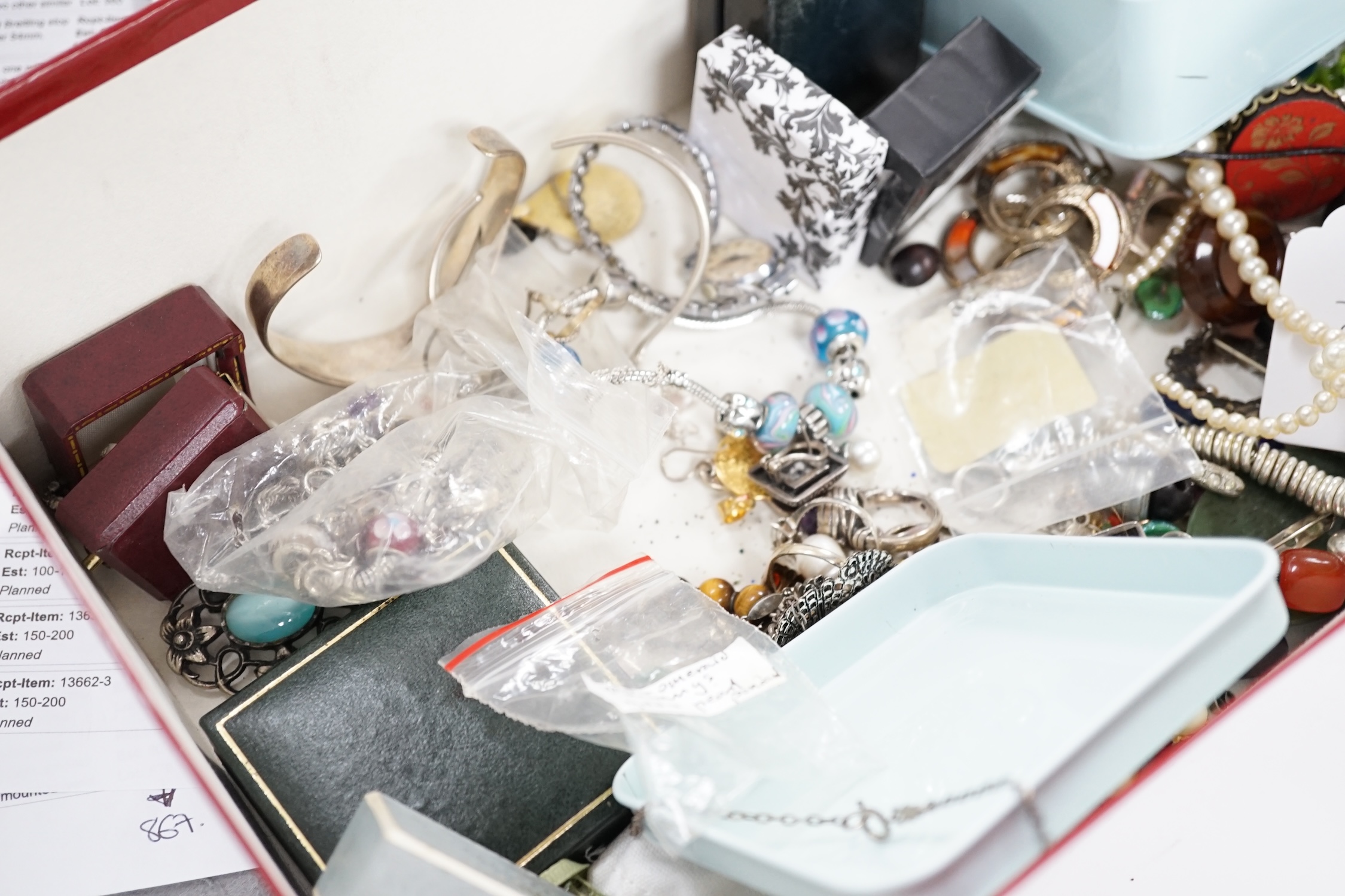 A quantity of assorted costume and other jewellery including brooches, necklaces, rings, etc.